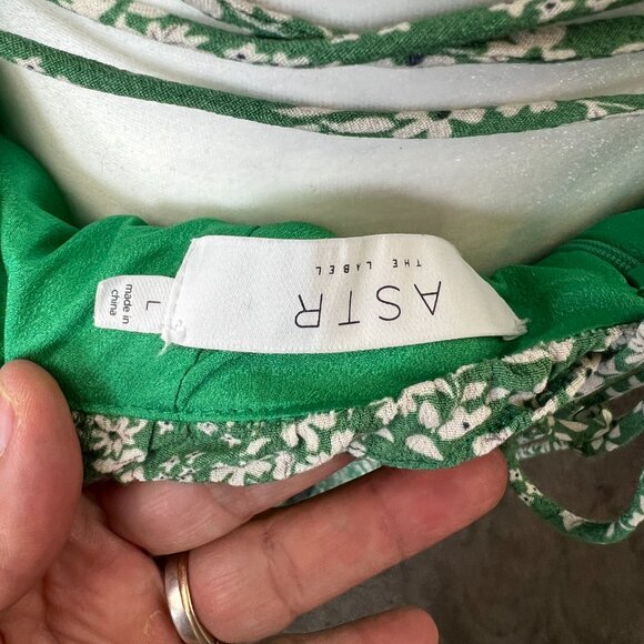 ASTR the Label Amalea Dress Size L Ditzy Green Floral Wedding Guest - Picture 11 of 12